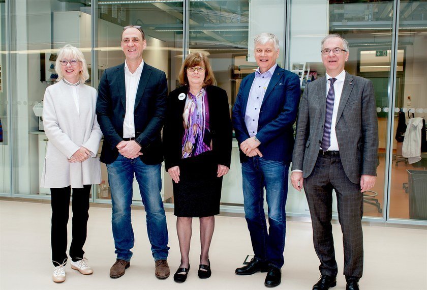 <p>from left to right: MdB Elfi Scho-Antwerpes, Prof. Dr. Jens Brüning, Director Max-Planck-Institut für Stoffwechselforschung, Prof. Dr. Linda Partridge, Director Max-Planck-Institut für Biologie des Alterns, Prof. Dr. Nils-Göran Larsson, Director Max-Planck-Institut für Biologie des Alterns, Prof. Dr. Heribert Hirte, MdB</p>