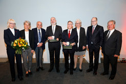 Bürgermeisterin Elfi Scho-Antwerpes, Laudatorin Brunhilde Wirth, Herbert Jäckle, Preisträger Adrian R. Krainer, Preisträger Richard S. Finkel, Anna Katharina Zülch, Jan Philipp Reemtsma, Laudator Stephan Zierz (von links nach rechts)
