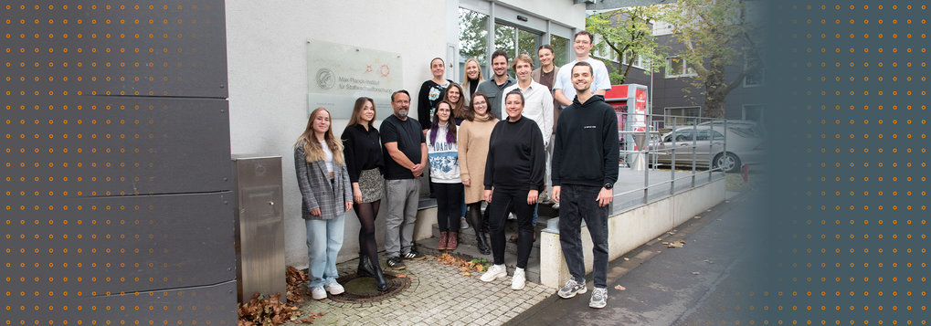 Wunderlich group photo in front of the MPI building